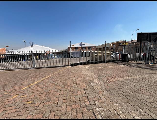 378M² WAREHOUSE TO LET IN SEBENZA